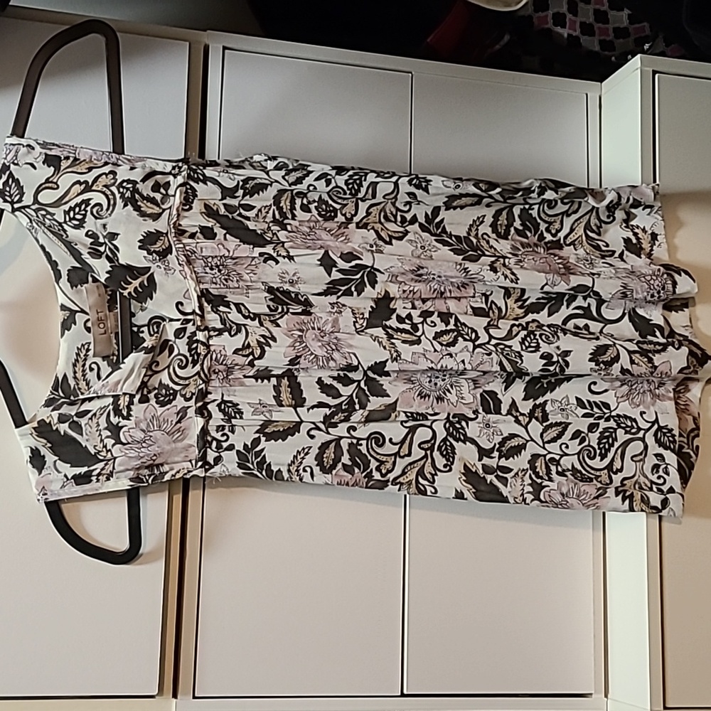 Pink and white floral pattern Loft top